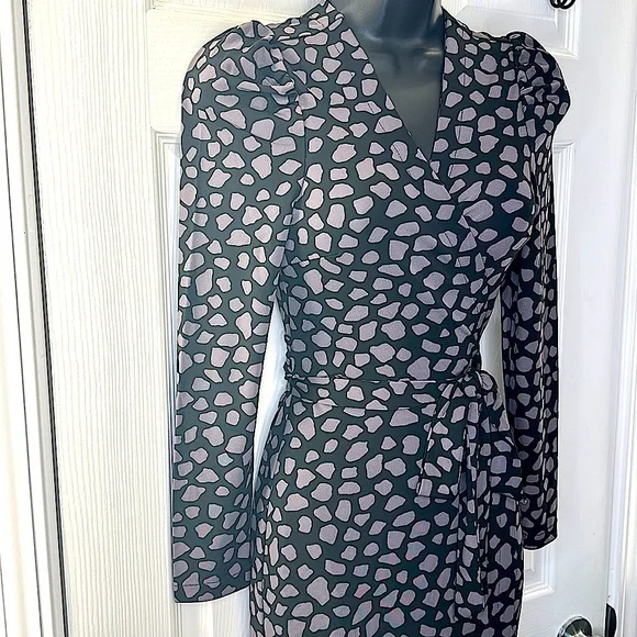 ๐ฅ ๐ฅ ๐ฅ ALERT. POA! NWT WRAP AROUND ๐. It just donโt get NO BETTER. Maxi fit! - Picture 8 of 12